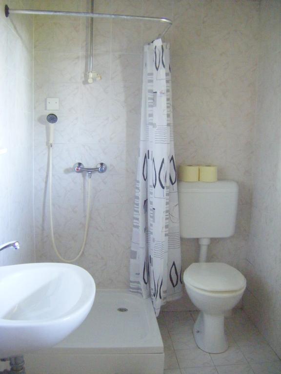 Guest House Kmetija Dane ภายนอก รูปภาพ